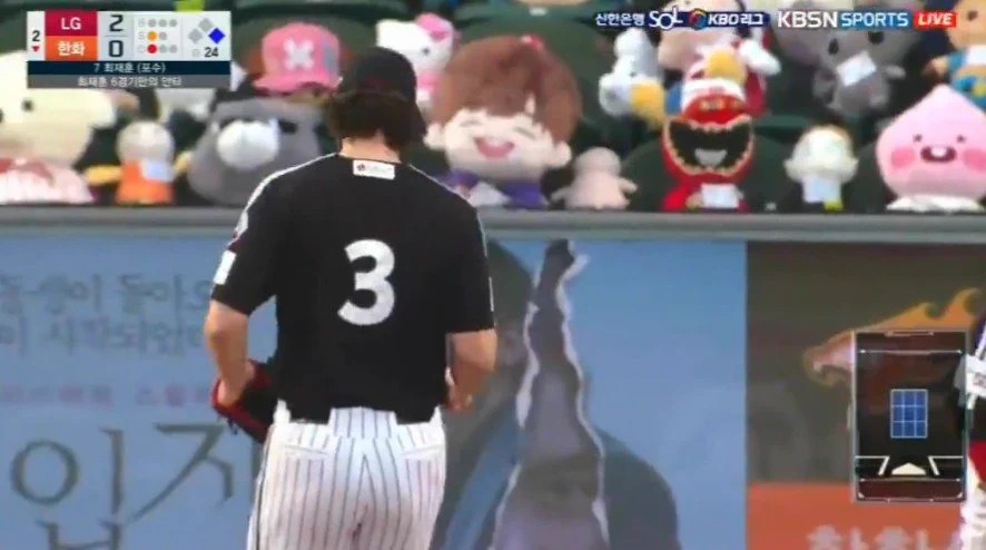 韓国のプロ野球でファンから贈られてきたぬいぐるみを観客席に設置！日に日に増えているwww