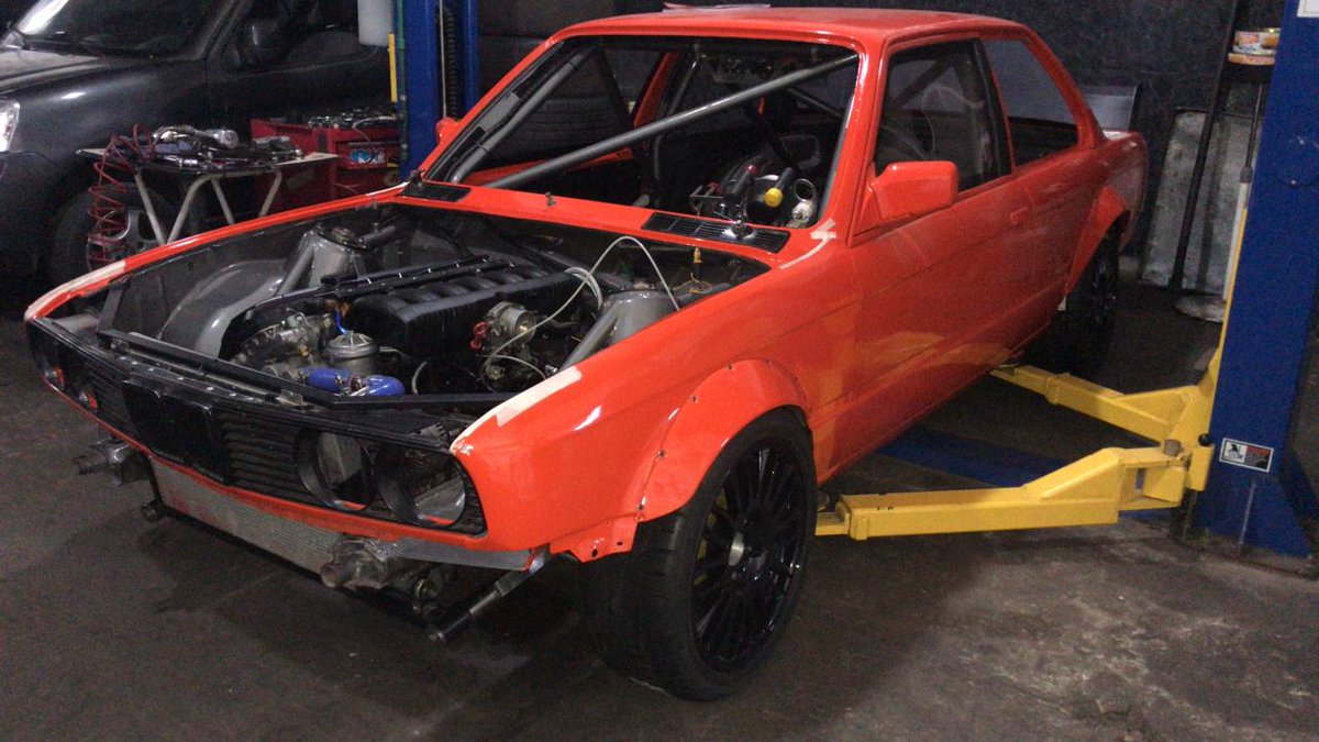Nuevos proyectos nos motivan, como este BMW del CAS que será para el equipo Banana Competición. ¡Gracias por confiar en #DRacing!