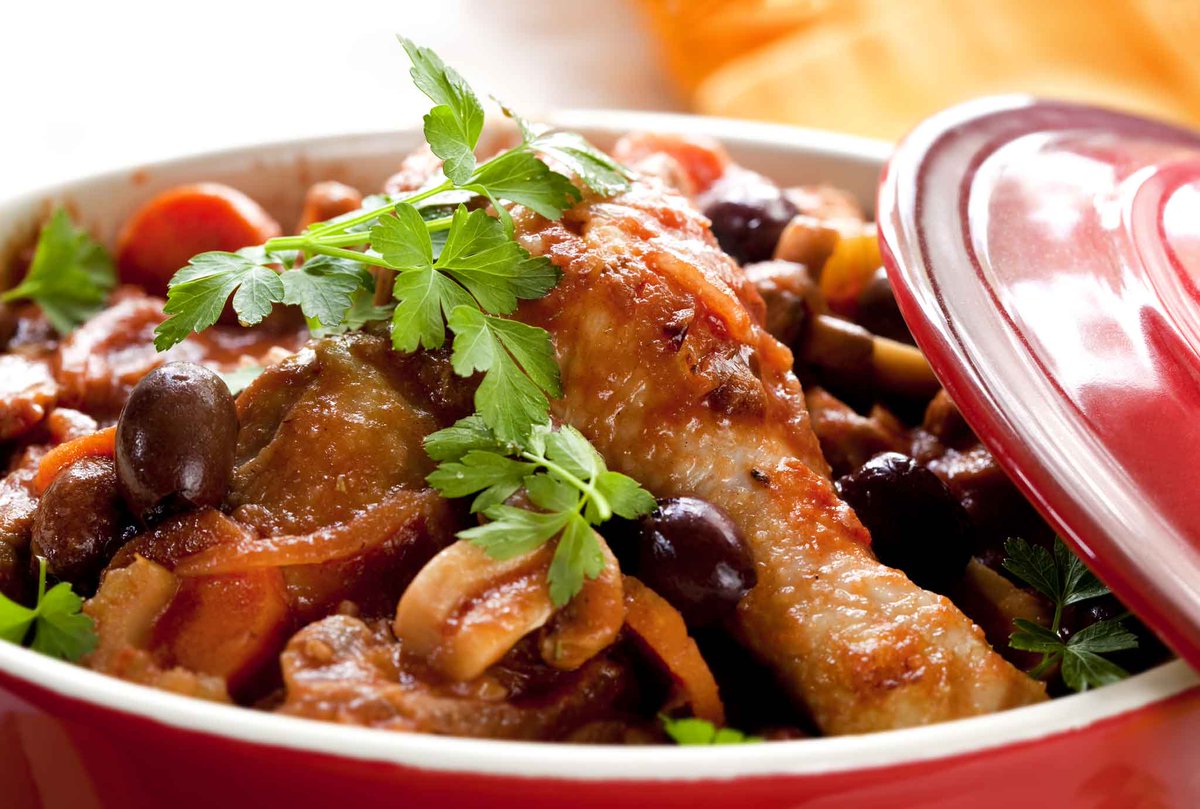 LesMargSJ's tweet photo. Next week's menu is Italian inspired -- Chicken Cacciatore, Meat &amp; Vegetarian Lasagnas. We also have Skirt Steak Niçoise Salad, Cauliflower Alfredo with Peas, homemade cookies, soups and more. Place your by Friday at 8pm for local SJ delivery on Monday. https://t.co/4M6UxH7dyN https://t.co/cxjIFwxM2E