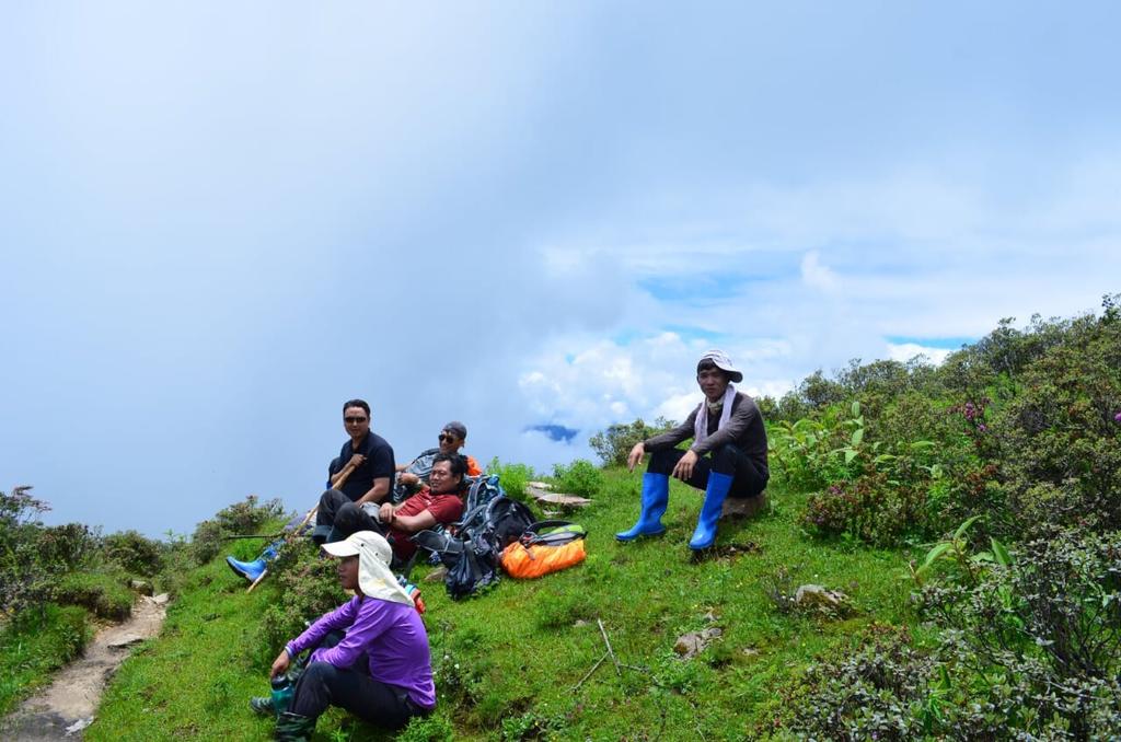 worldtourplan09's tweet photo. Drukpath trek is one of the famous trek in Bhutan. It starts from Paro and ends at Thimphu Mothithang.
https://t.co/fhxYFb4uYe
#Bhutan #Trekking #Drukpathtrek #walking #Bhutantourism #travellater #butan #worldtourplan #traveltips https://t.co/890cS8W8bi