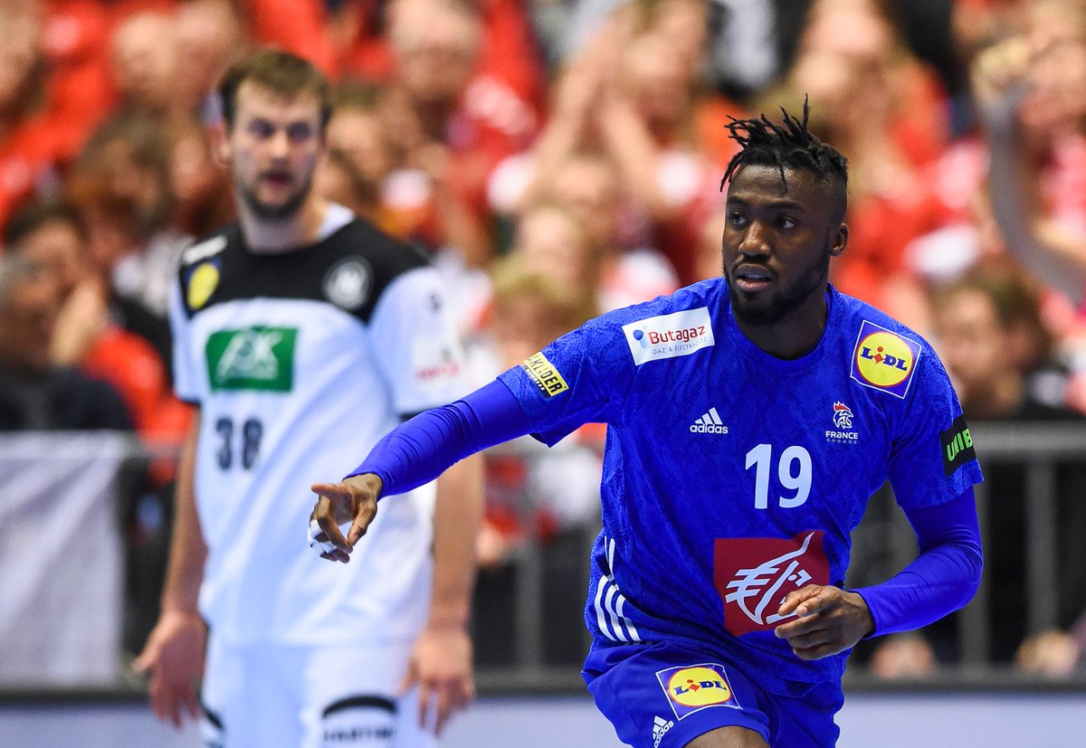 tv2sport's tweet photo. Superstjerne til Elverum: – Tidenes signering i norsk håndball: https://t.co/16khDIaQay #2HX https://t.co/gEVGA8ZQIV