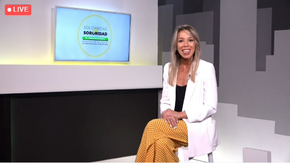 cxmedia_'s tweet photo. ¡Ya estamos en directo con @LauraLahoz #elconversatorio! No olvidéis que podéis hacer preguntas a los ponentes desde https://t.co/ehYdzwCMr7 https://t.co/kM8qsWFBVr