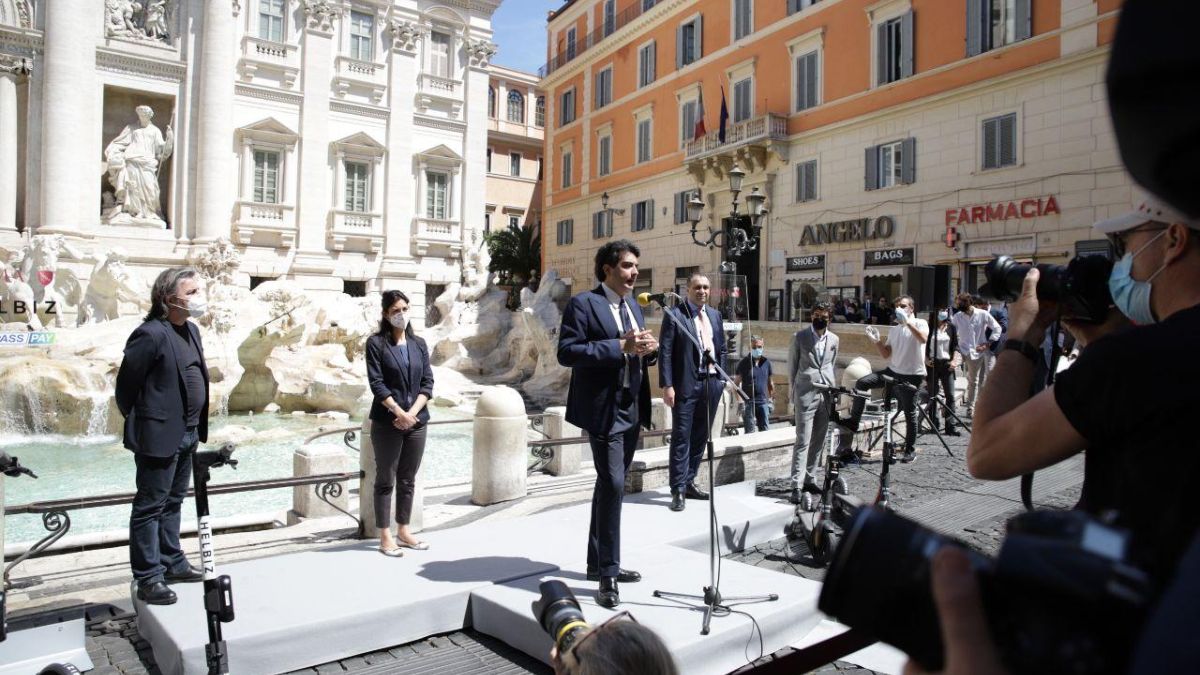 palella's tweet photo. A new important achievement for @helbizofficial and yet another step towards a more sustainable mobility and future. Today, Rome meets, for the first time, a new form of transport: 1000 Helbiz e-scooters. Thanks @Roma, @virginiaraggi and @telepass. #supportmobility #helbizfamily https://t.co/OGuWNH5Dtd