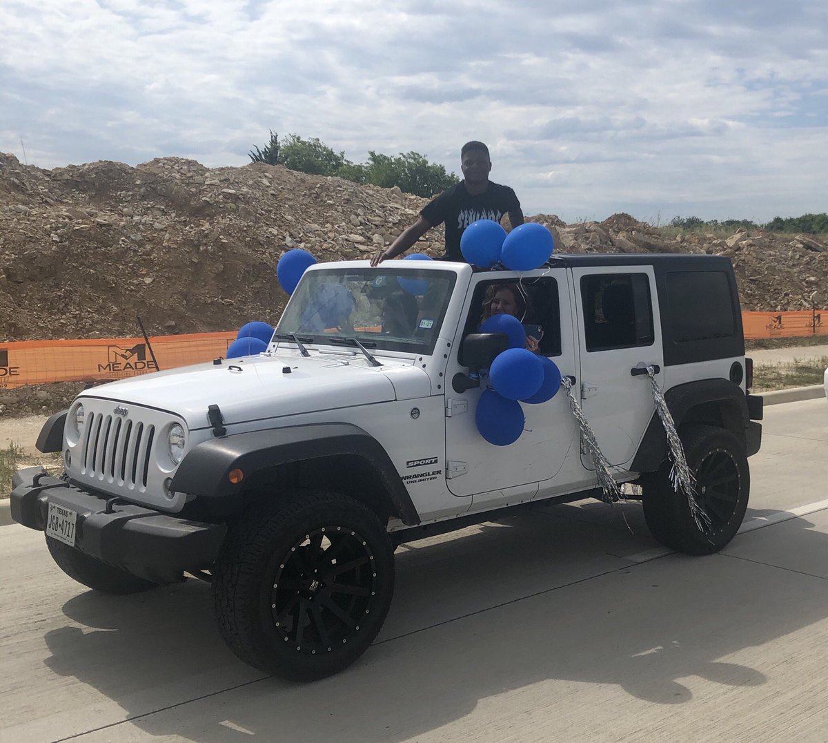 MidlothianSwim's tweet image. Congrats to our Senior Swimmer Tyrone Silmon. MISD Senior Parade.  🎓