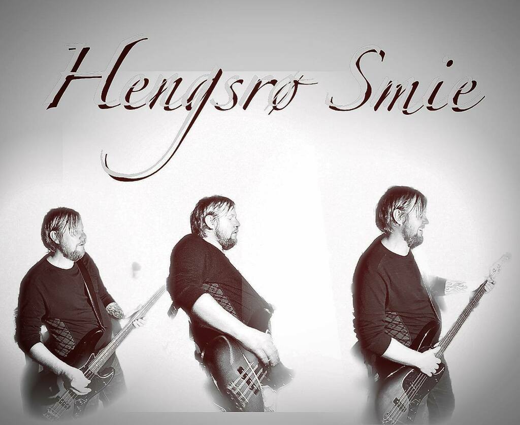 cmti1978's tweet photo. #hengsrøsmie #smia #norskmusikk #psychedelicfolk #psychedelicrock #psychedelicart #livephoto #musicphotography #photoart #musicphotographers #bass #bassguitar #bassplayer #musician #3in1 
https://t.co/6U3JYf514t https://t.co/b74kqw9jDq https://t.co/8vla1RxndE