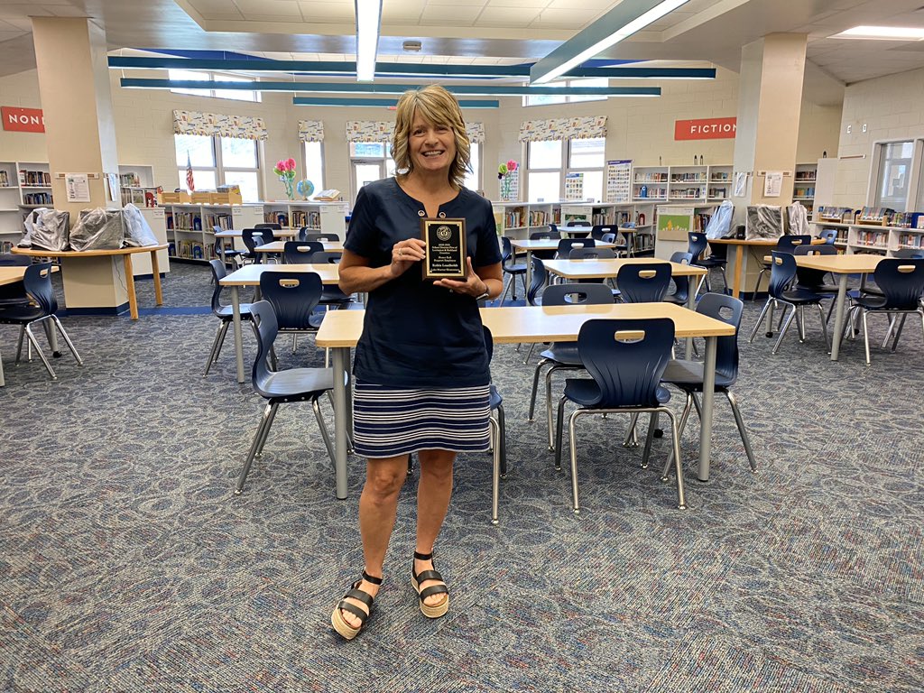 LexRich5Schools's tweet photo. Today, we celebrated our three #LexRich5Schools Honor Roll Support Employee of the Year finalists for the district and announced our district winner. Congratulations to our Finalists! #Pridein5 https://t.co/V5upFjQNFD
