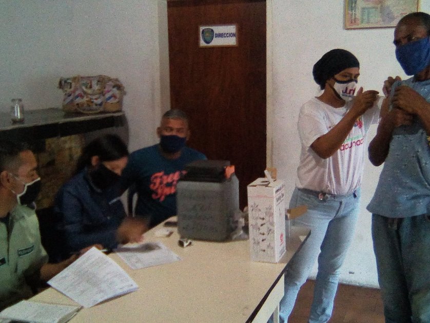 #28May Se Efectuó Jornada de Vacunacion en el Comando Central Libertador "Simón Bolívar",con el Apoyo del Sector Salud del Ambulatorio Santa Rita colocándole la vacuna de la Anti influenza a los funcionarios Policiales, Administrativo y Obreros. <a href="/Zamora_PSUV_/">Alexis Zamora</a> 
<a href="/POLICIA_ARAGUA/">Policía del Estado Bolivariano de Aragua</a>