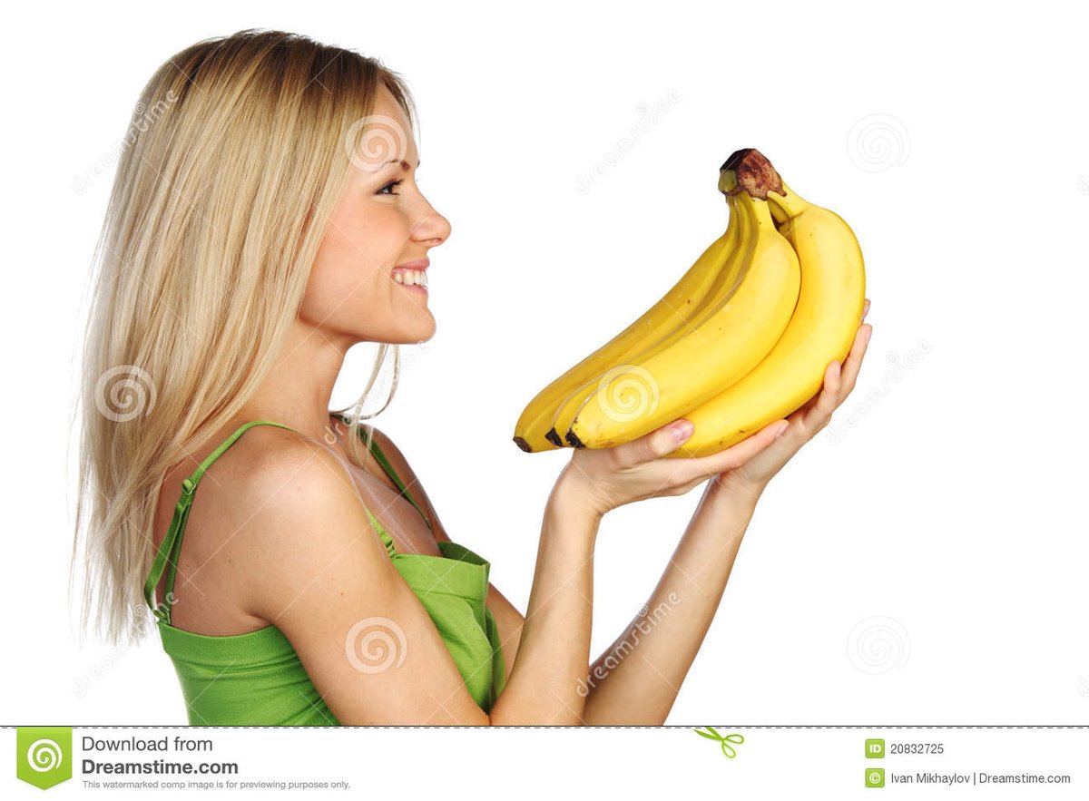 (5/10)Now this is better. This woman clearly treats her bananas with the reverence they are due. Even holding several bananas in her hands at once, she maintains both poise & dignity. Beautiful.