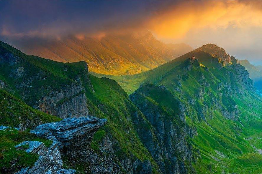 RomaniaTourism's tweet photo. Less than two-hours (train or car) from Bucharest, Bucegi Mts. Nature Park offers great hiking and wildlife-watching.
Main gateways to the park are the towns of Sinaia and Busteni. Hope you will consider #Romania and #Bucegi Mts. for your next hiking vacation. https://t.co/k2LytOEUt6
