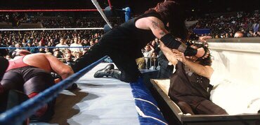 Undertaker and Goldust fought in a WWF/IC double title match at In Your House: Beware of Dog which took place in the dark due to a power cut.Mankind would pop out of the casket to cost Taker the match and give Goldust both championships! #WWE  #AlternateHistory