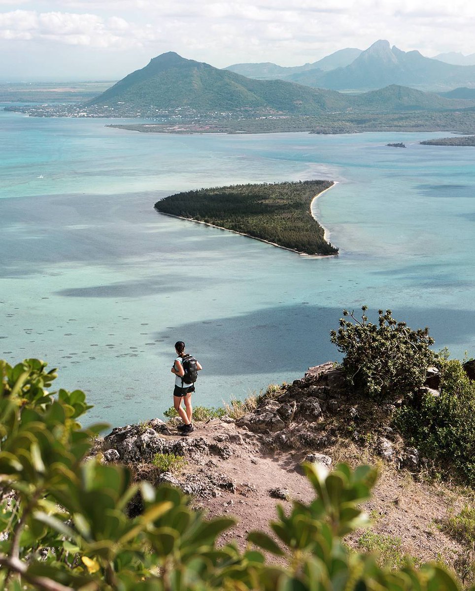 On vous partage ce joli point de vue sur l’île aux Bénitiers 😍

📸 <a href="/tripinwild/">Trip in Wild</a>
📍 Le Morne