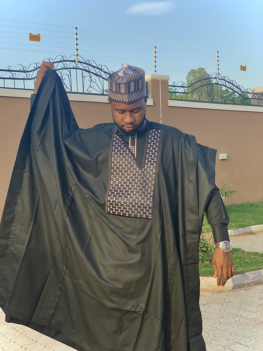 Ahmed_A_Abdull's tweet photo. Coming in late with that black timing #EidMubarak 🖤 https://t.co/mqZcpLeAFC