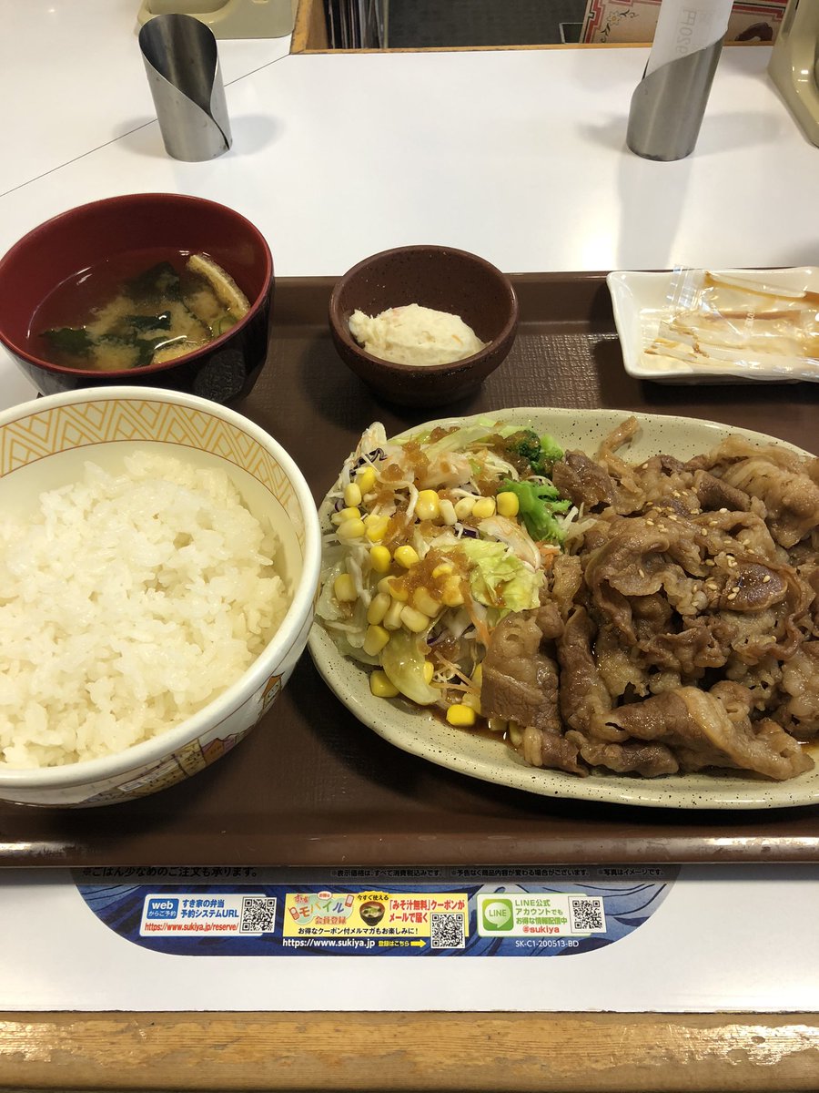 なおき この前 ケンミンショーやったかな で 関西と関東で配膳の位置が違うってやってたけど無意識に配置変えてるのに気付いて思い出した