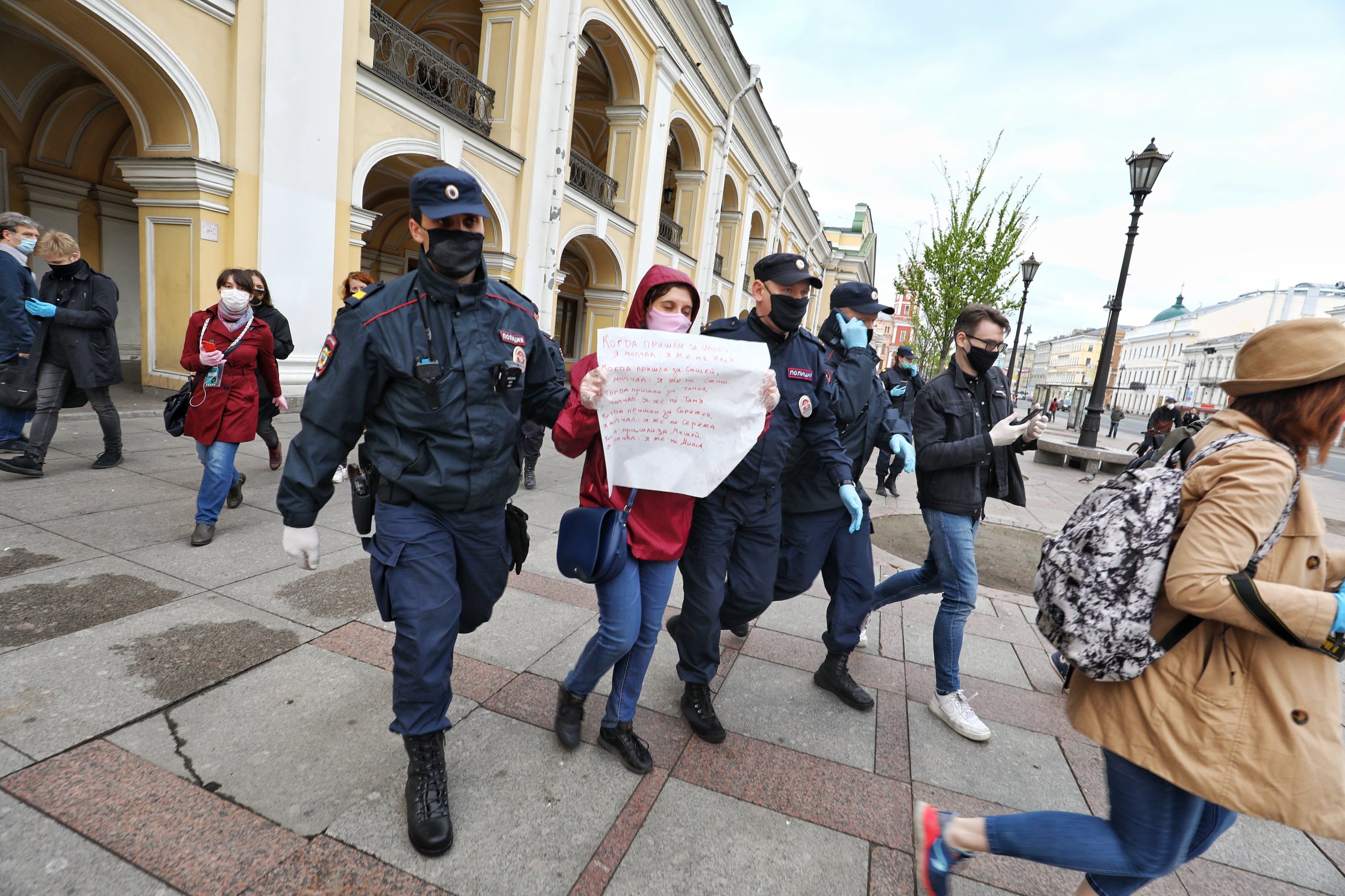 EZHoybfXgAAWqaJ?format=jpg&name=4096x409