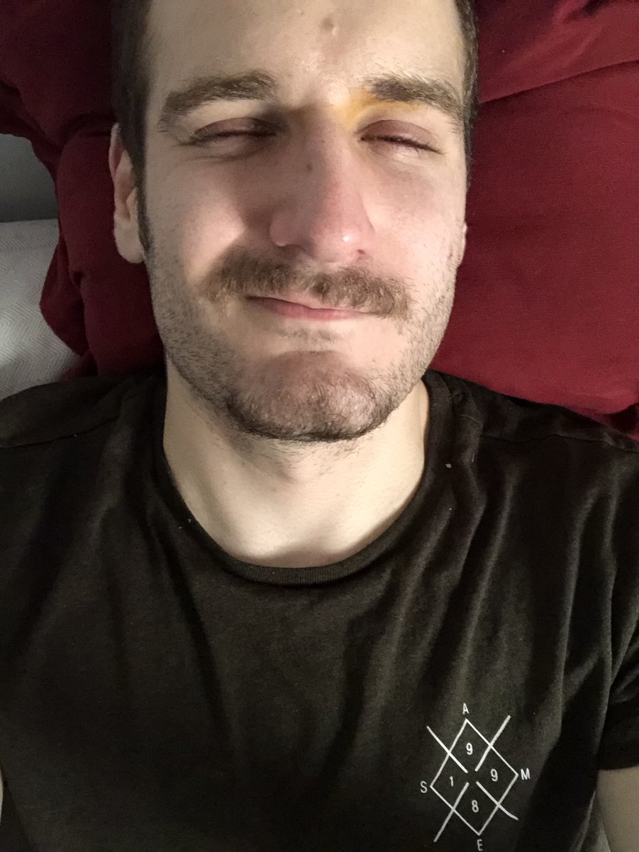 nogalestoni's tweet photo. Cara post-cirugía láser 😹🤘🏻 #adiosmiopia https://t.co/vuit2bdo06