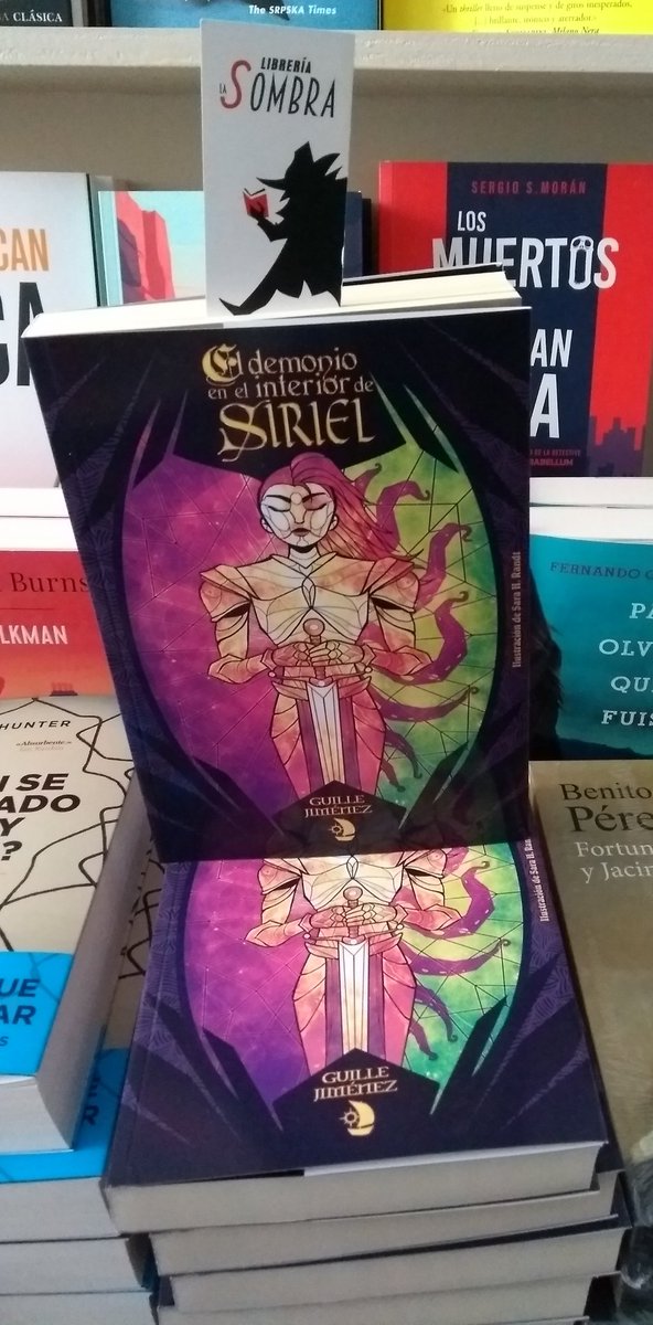 LaSombraLibros's tweet image. ¡Por fin ha llegado a la librería &quot;El demonio en el interior de Siriel&quot; de @GuilleJiCan, en @EdicionesDorna! Estamos encantados de tener por fin a este autore en nuestras estanterías para todo el que quiera leerle. #NovedadesLibrescas #Reconectemos #ResistenciaLibresca