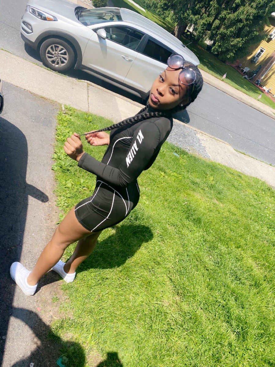 KeliseAnyae's tweet photo. felt like y’all should see these now😝🥶 https://t.co/t7Rc0CxVkg