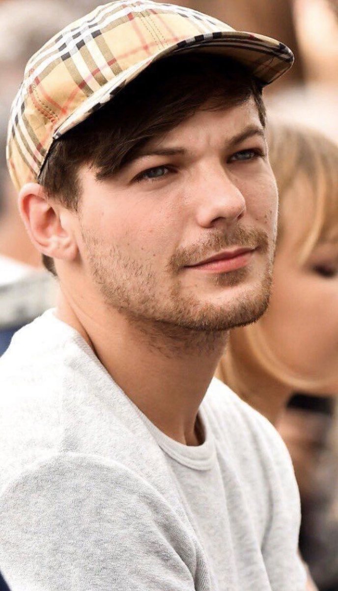Louis Tomlinson in this Burberry hat was a culture reset, a thread~