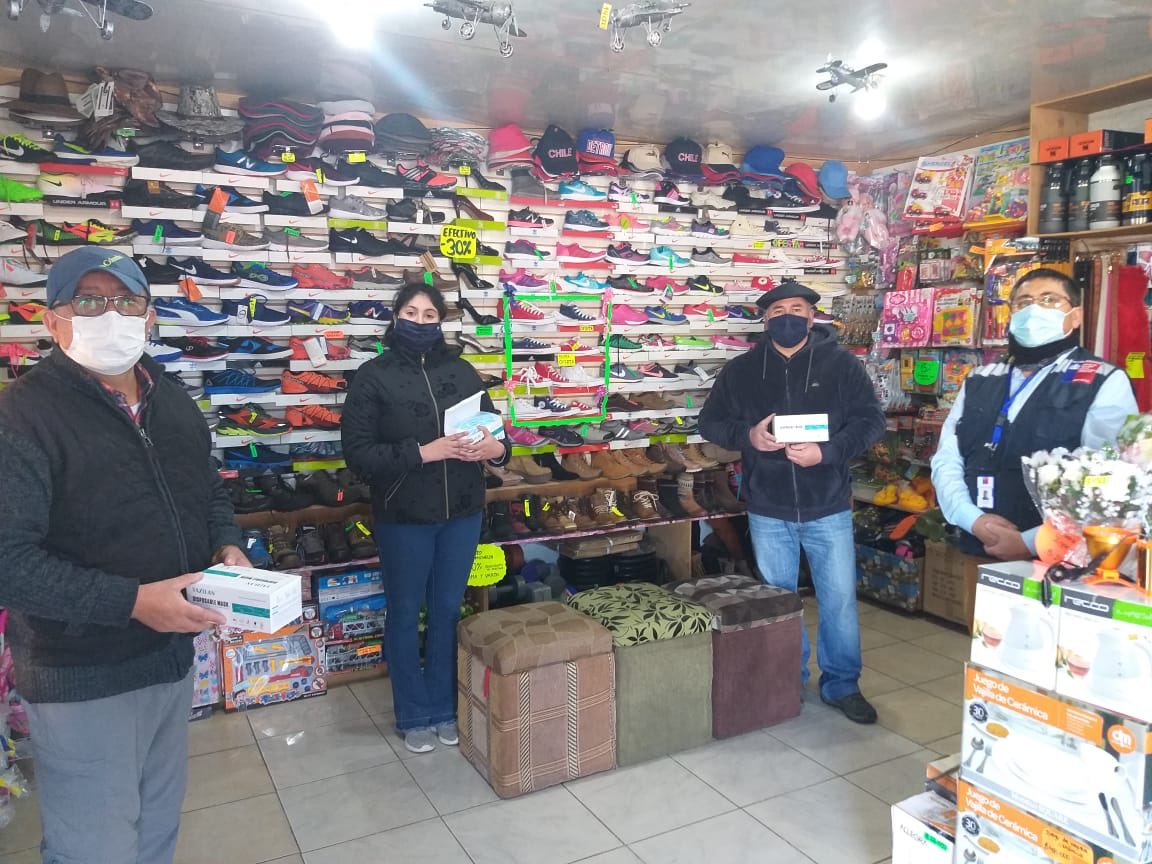 ISLAysen's tweet photo. 📌Director @ISLAysen se trasladó a la ciudad de Chile Chico, para entregar mascarillas a adherentes de ISL, en la ocasión visitó a las tiendas ”Yalily y Beatriz", “Grandes Tiendas Martín Pescador”, "Farmaustral" y Supermercado "J y D", beneficiando a más de 50 trabajadores. https://t.co/p9FMeUORRO