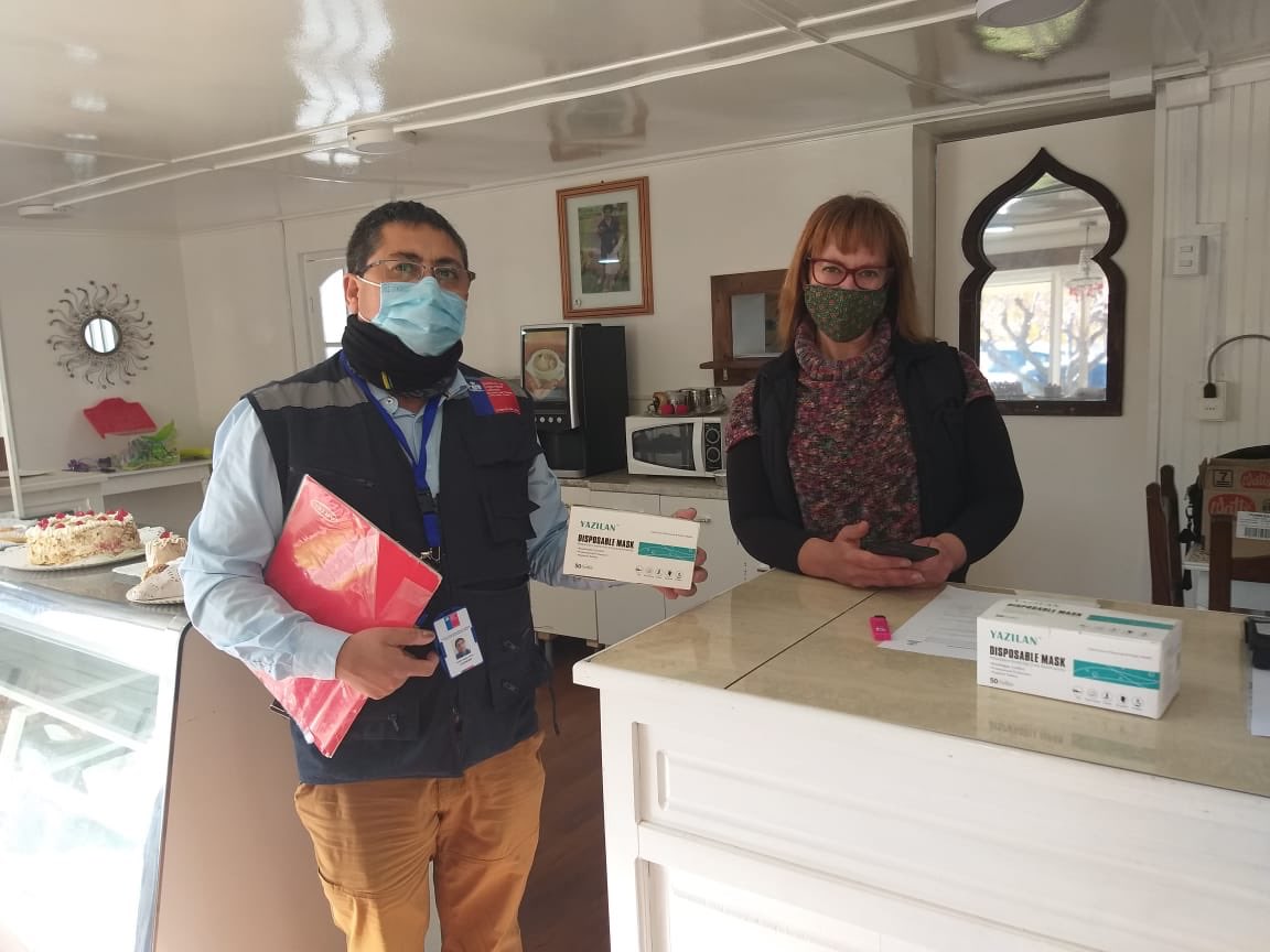 ISLAysen's tweet photo. 📌Director @ISLAysen se trasladó a la ciudad de Chile Chico, para entregar mascarillas a adherentes de ISL, en la ocasión visitó a las tiendas ”Yalily y Beatriz", “Grandes Tiendas Martín Pescador”, "Farmaustral" y Supermercado "J y D", beneficiando a más de 50 trabajadores. https://t.co/p9FMeUORRO