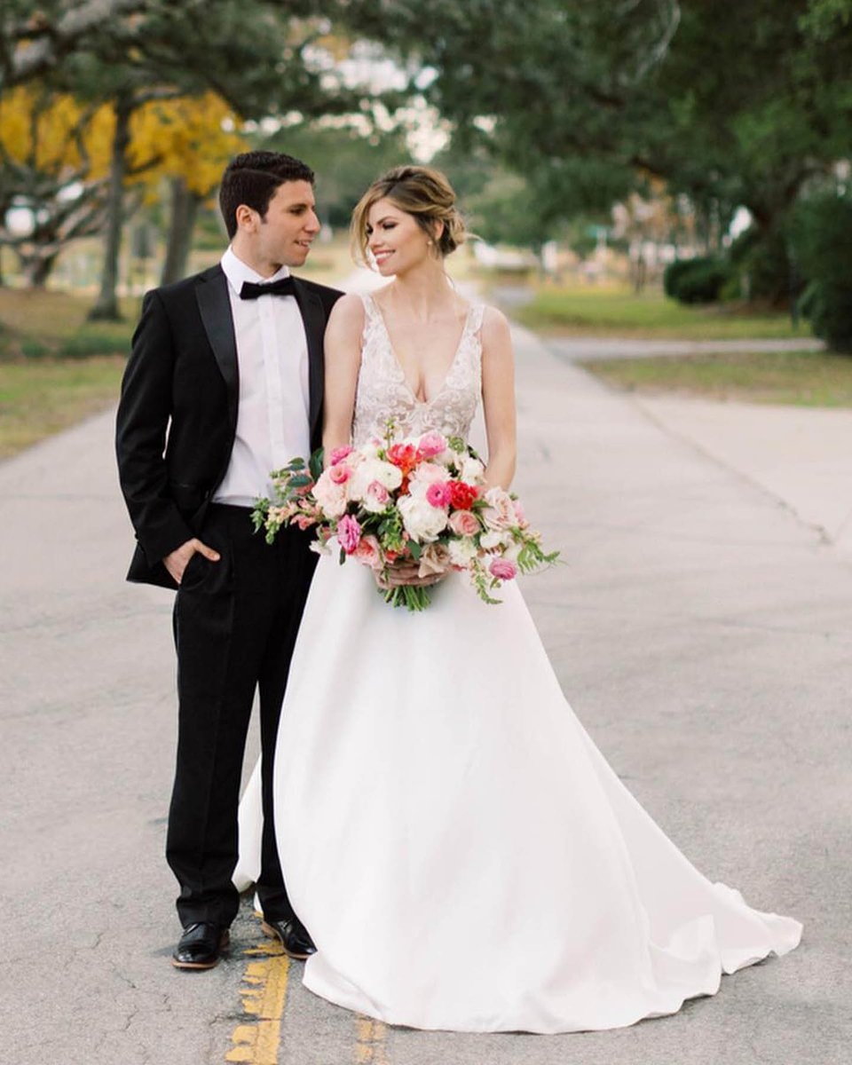 Let's talk about inspiration! #KFbride in the #CERESgown captured by @daniellehutchinsonphotography @jerryegordonevents  🌸 #KellyFaetanini