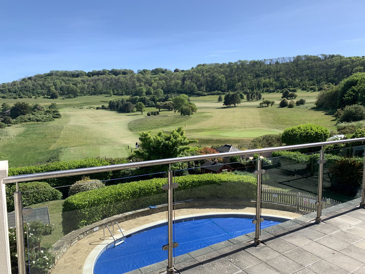 t55guy's tweet photo. Work views💦😍

Full in &amp; out window cleaning including balcony glass👍🏻 

#WindowCleaning
#PureWaterSystem https://t.co/imVwE6ZSjQ