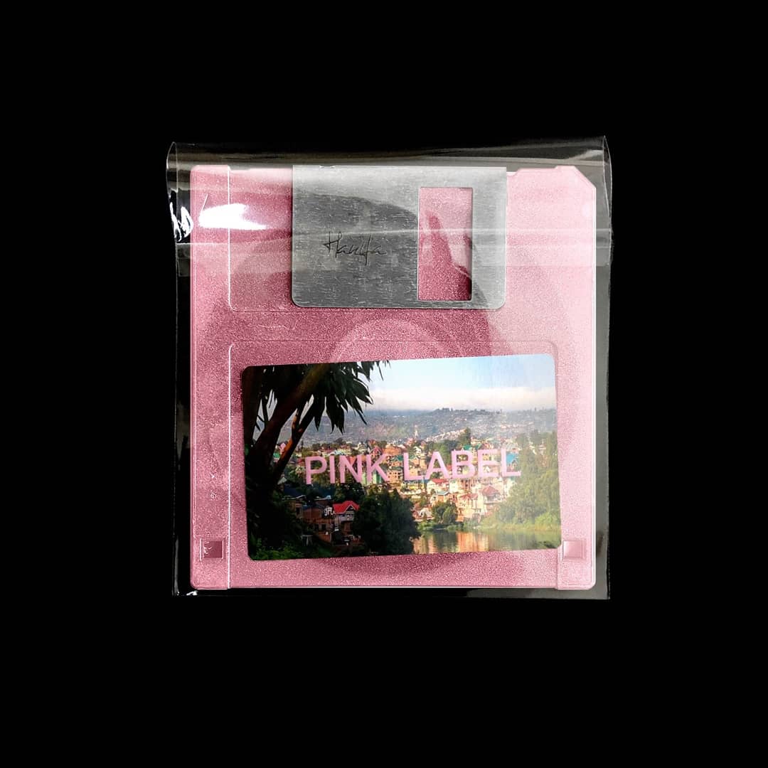 Luxe_Edit's tweet photo. This floppy disk was the official invite to the Pink Label Congo digital fashion debut. The virtual fashion show has since gone viral, and for all the right reasons. Find the @hanifaofficial story live on https://t.co/gNMFIkoo5A https://t.co/r5fYEMD4Fp