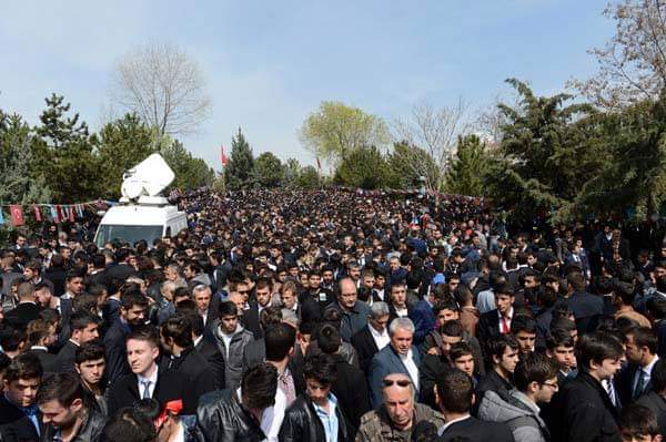 sukrualniacik's tweet photo. Sizin hiç, darbe komitesinin başkanı olan bir "Orgeneral"e:

"Başbakanı asarsanız millet ve tarih önünde sorumlu olursunuz" diyen bir "Albay"ınız oldu mu?

Bizim oldu.  
İşte biz ona "Başbuğ" dedik.

@AhmetAkgunduz 
@ErgunYildirimTr https://t.co/KkPrw2Wgsz
