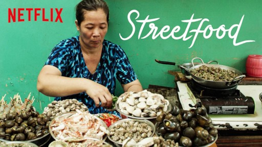 2. Street Food от Нетфликса.потрясающее путешествие по азиатским странам в поисках стритфуда, его влияния на лицо страны, а также истории людей, которые этим занимаются. в первом сезоне Япония, Таиланд, Корея, Вьетнам - всего 9 серий.