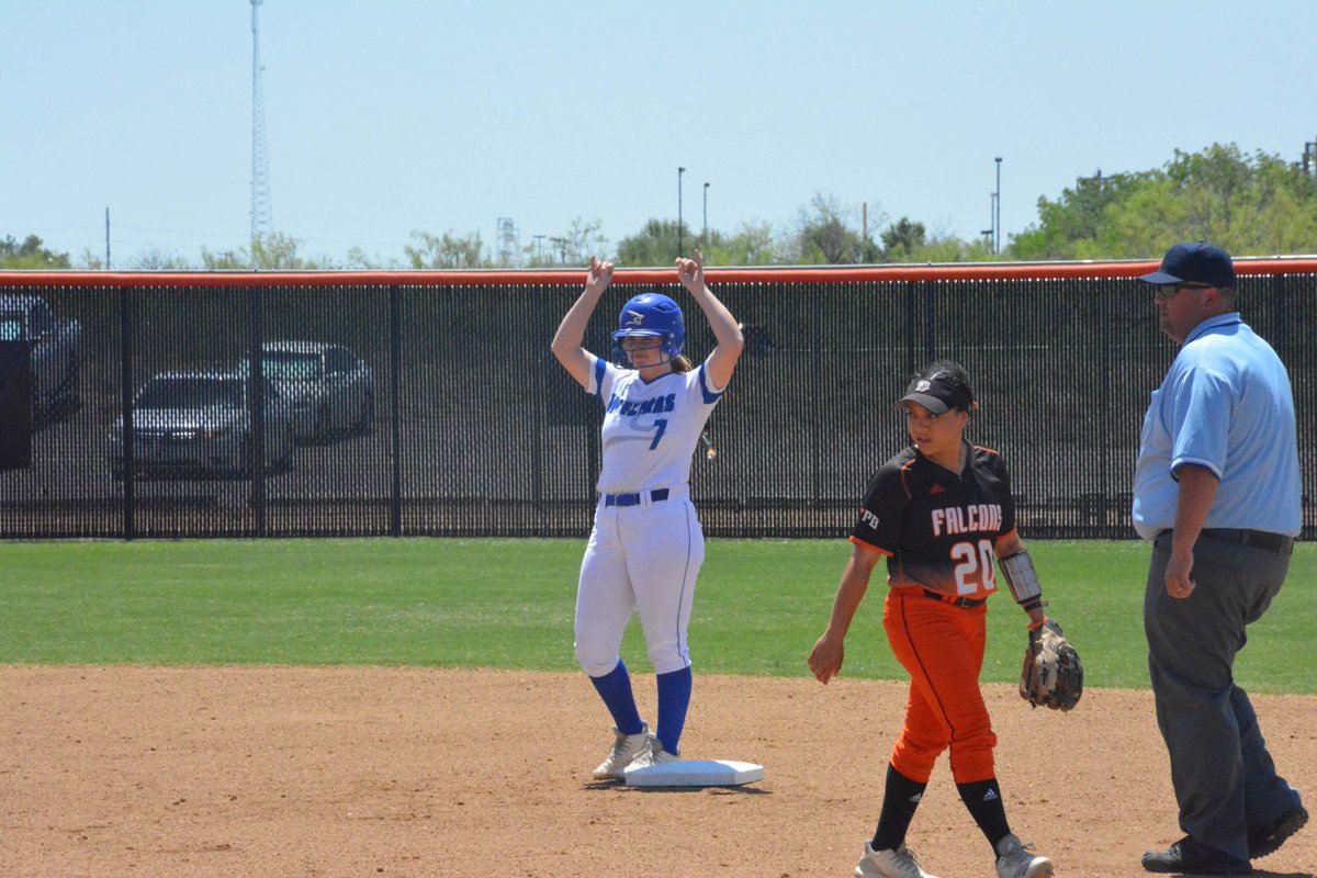 TAMUKSB's tweet photo. In the final @NFCAorg poll of the year, the Javelinas were ranked No. 2 in the nation, the highest ranking TAMUK has ever achieved.
#GoJavelinas #RewindWithWhataburger https://t.co/VjDSSi2csp