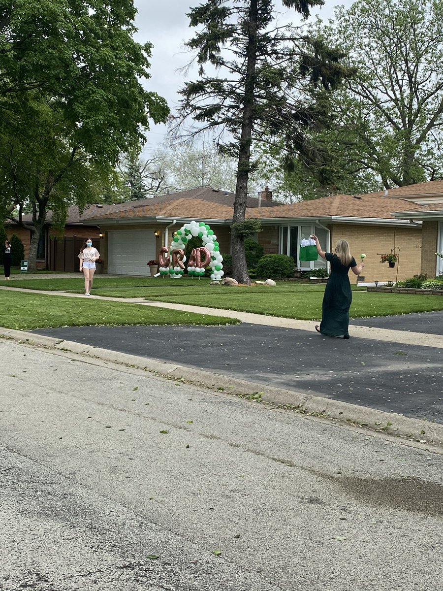 katiebillie_'s tweet image. It was so fun celebrating our 8th graders today! Congratulations to the class of 2020! We are so proud of you. #62Learns #62ICS #ClassOf2020