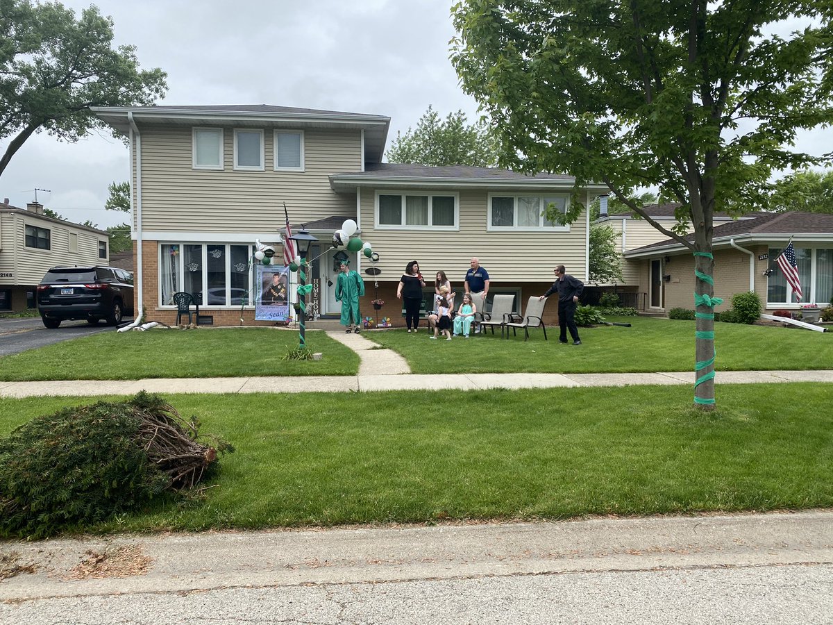 katiebillie_'s tweet image. It was so fun celebrating our 8th graders today! Congratulations to the class of 2020! We are so proud of you. #62Learns #62ICS #ClassOf2020