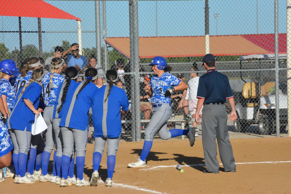 TAMUKSB's tweet photo. The list of new individual records for the Javelinas included Loren Kelly's 41 stolen bases, Roxy Chapa's 14 homers, Anastasia Leibas' 59 RBIs and Breanna Smith's .846 winning percentage.
#GoJavelinas #RewindWithWhataburger https://t.co/RFh5g2bUcD