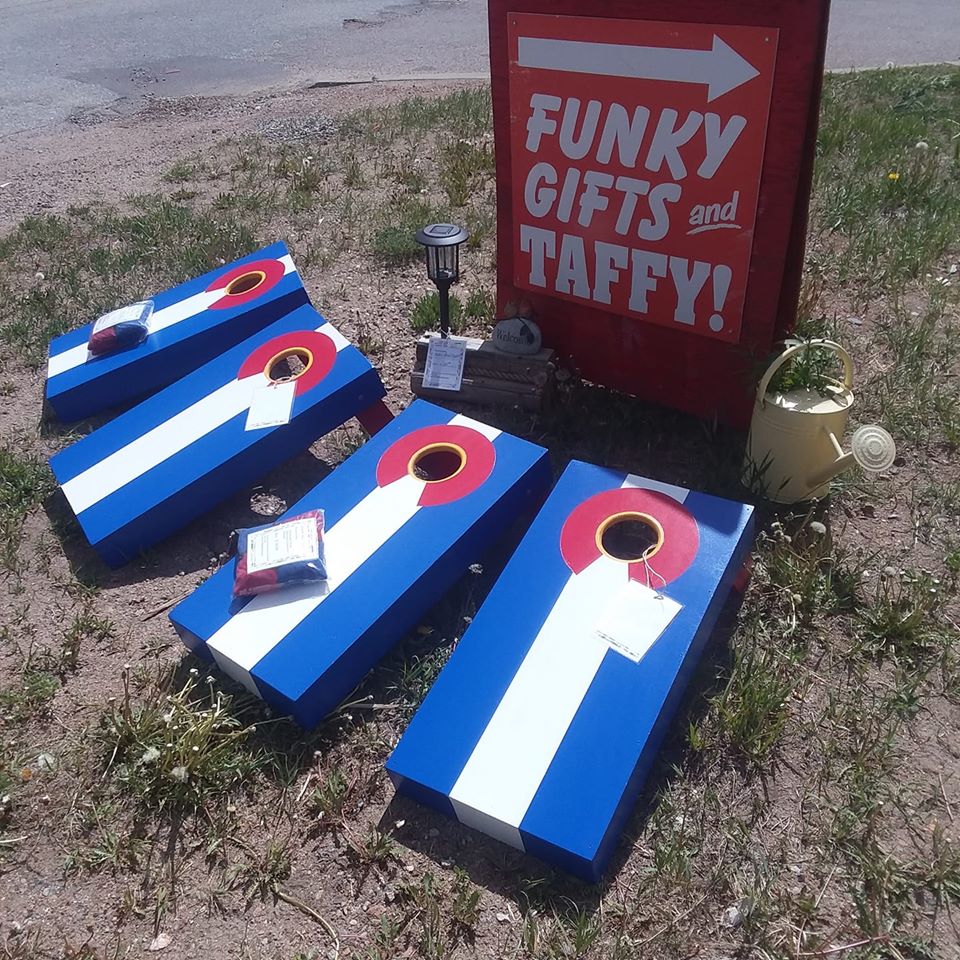 FunFunkyGallery's tweet image. Colorado Flag Mini Corn Hole game sets! Bags included and only $60! Ultra portable ultra affordable ONLY at the FUN &amp;amp; FUNKY ART GALLERY Bailey Colorado! #FunFunkyGallery #Colorado #FathersDayGifts #FathersDay #CornHoleGames #games Visit us on Facebook facebook.com/ArtByAndyNortn…