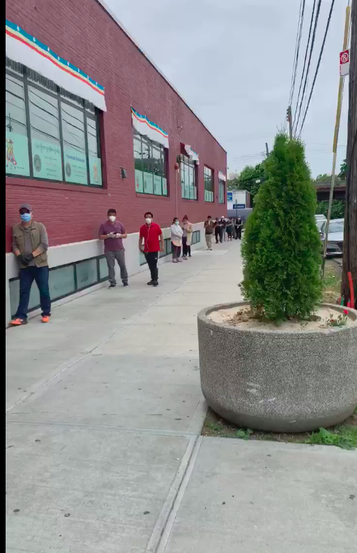 TCNYNJ1's tweet image. We were able to help 200 of our members and people in our neighborhood (a low-income &amp;amp; immigrant neighborhood) to provide some #freshtomatoes and #onions today. Thank you @QNS_Together for the generous donation. #Queensstrongertogether #BeatCOVID19 #tibetans