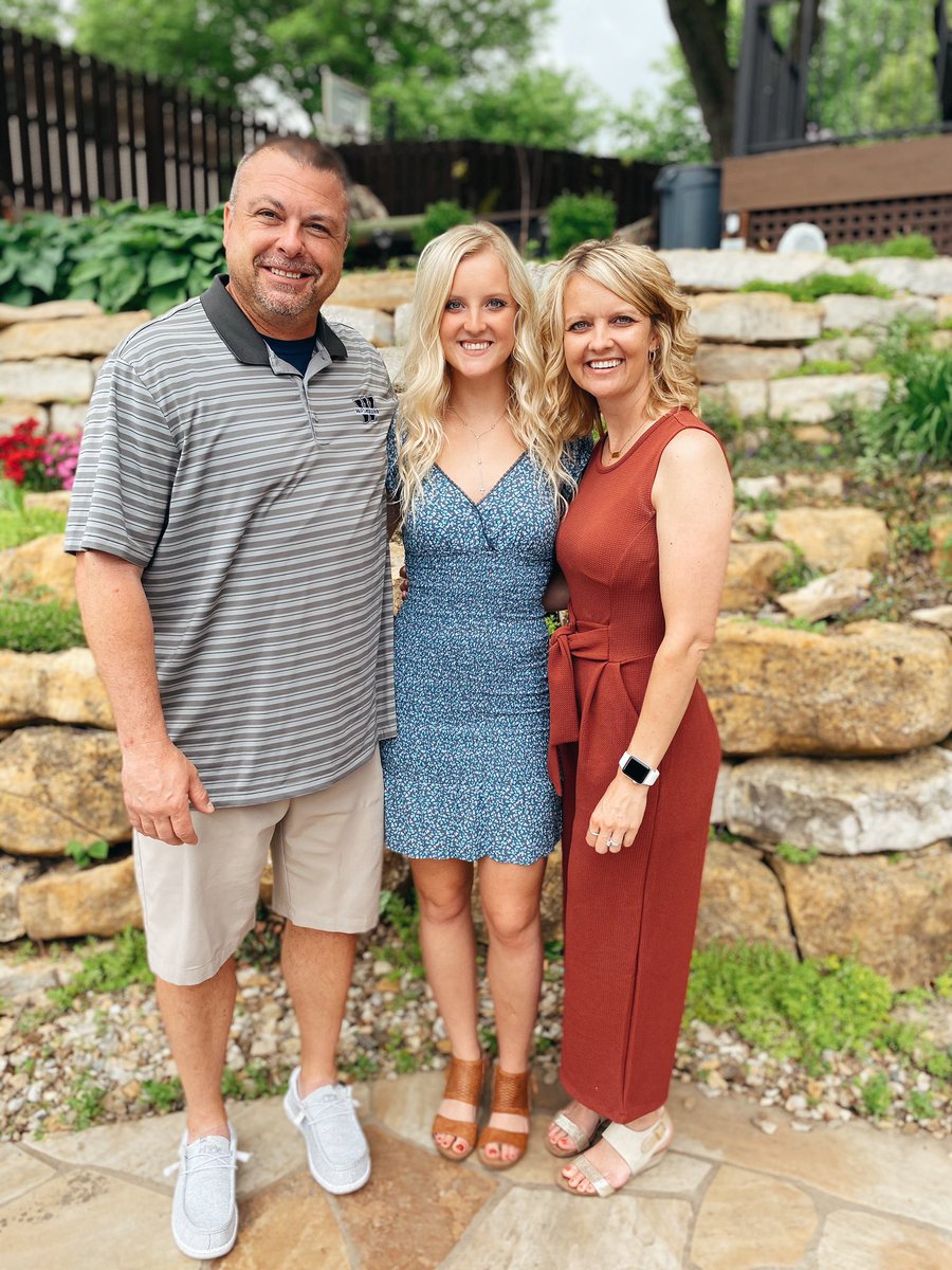Humble Brag Time..........I would like to congratulate my oldest daughter, Britnee! She won the 2020 Washburn University Sibberson Award, which is given to the highest ranking member of the senior class from the School of Nursing! We are so unbelievably proud! #TopDog #BodBuilt
