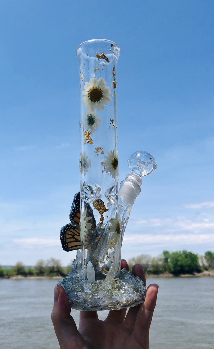 tessellations's tweet image. Give away
1 custom butterfly bong ✨
Rules: rt, follow me, tag a friend. 
Give away ends June 6th