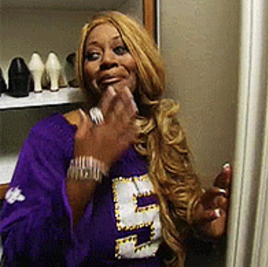 itsjieasa's tweet photo. Shhhh @jackieaina you’re shaking the table too hard https://t.co/TktGdhxMlF