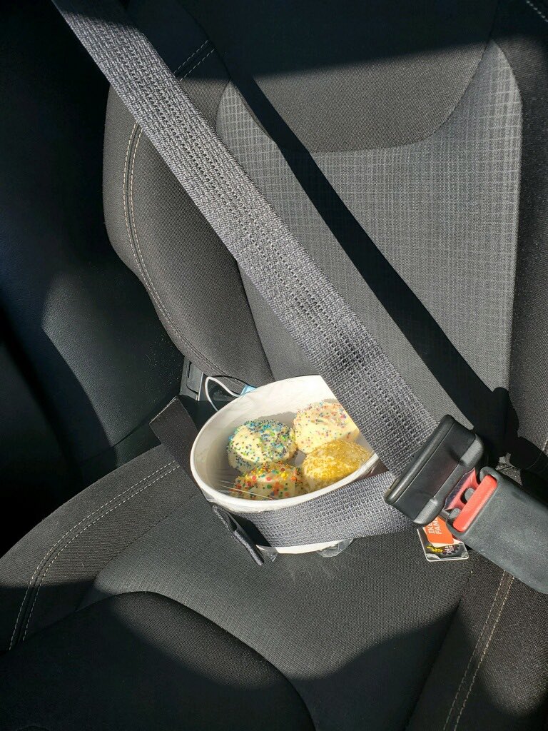 NicoleBeckwith's tweet image. When your #bestie comes over and you give her cupcakes to take home. 😂 @MrsFisch18 #PreciousCargo