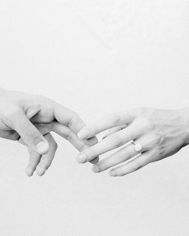 Looking to propose to your gal, but not quite sure where to begin? Just ask her best friend. Her best friend is waiting for you to ask for help. They are already completely prepared from mood boards to saved photos for your engagement slideshow 💍 (Repost from <a href="/stylemepretty/">Style Me Pretty</a>),