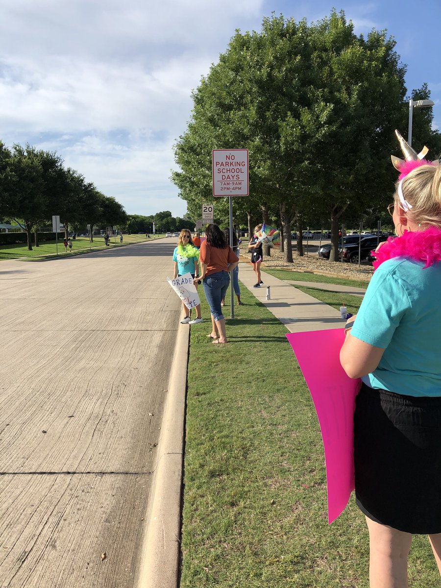 FriscoMrs's tweet photo. Farewell Fifth Graders! https://t.co/tofnHVakNT