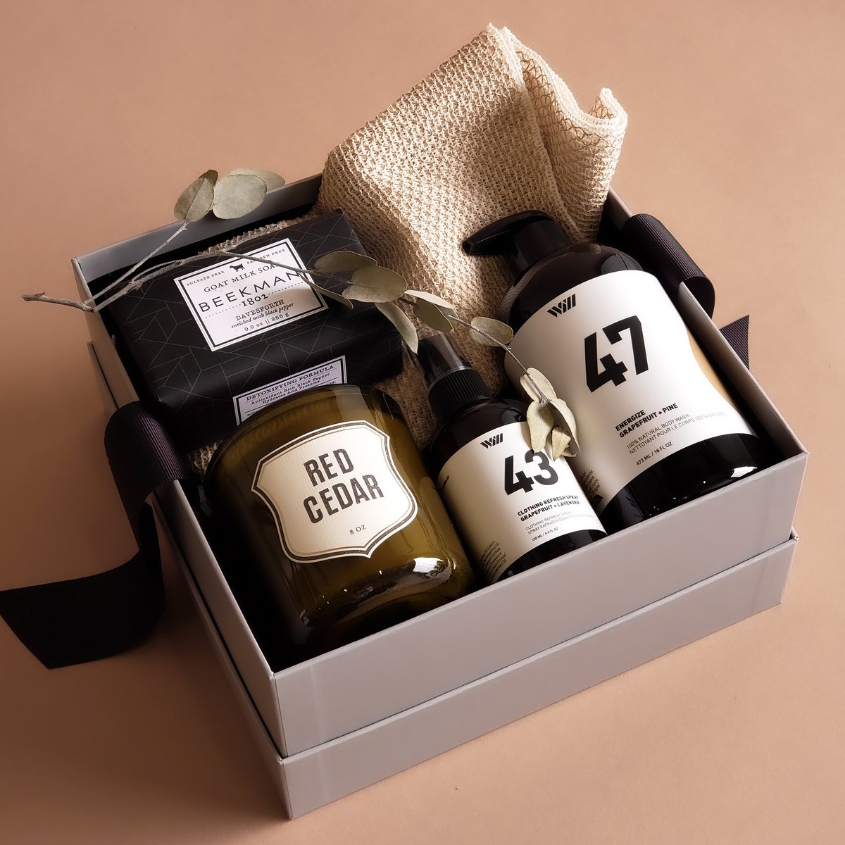 amesandoates's tweet photo. Bring a little outdoors inside with red cedar candle + grapefruit &amp; pine energizing bodywash, Sasawashi scrub towel &amp; more. #giftsforhim #fathersday2020 #FathersDayGifts https://t.co/7yRaL2E39E