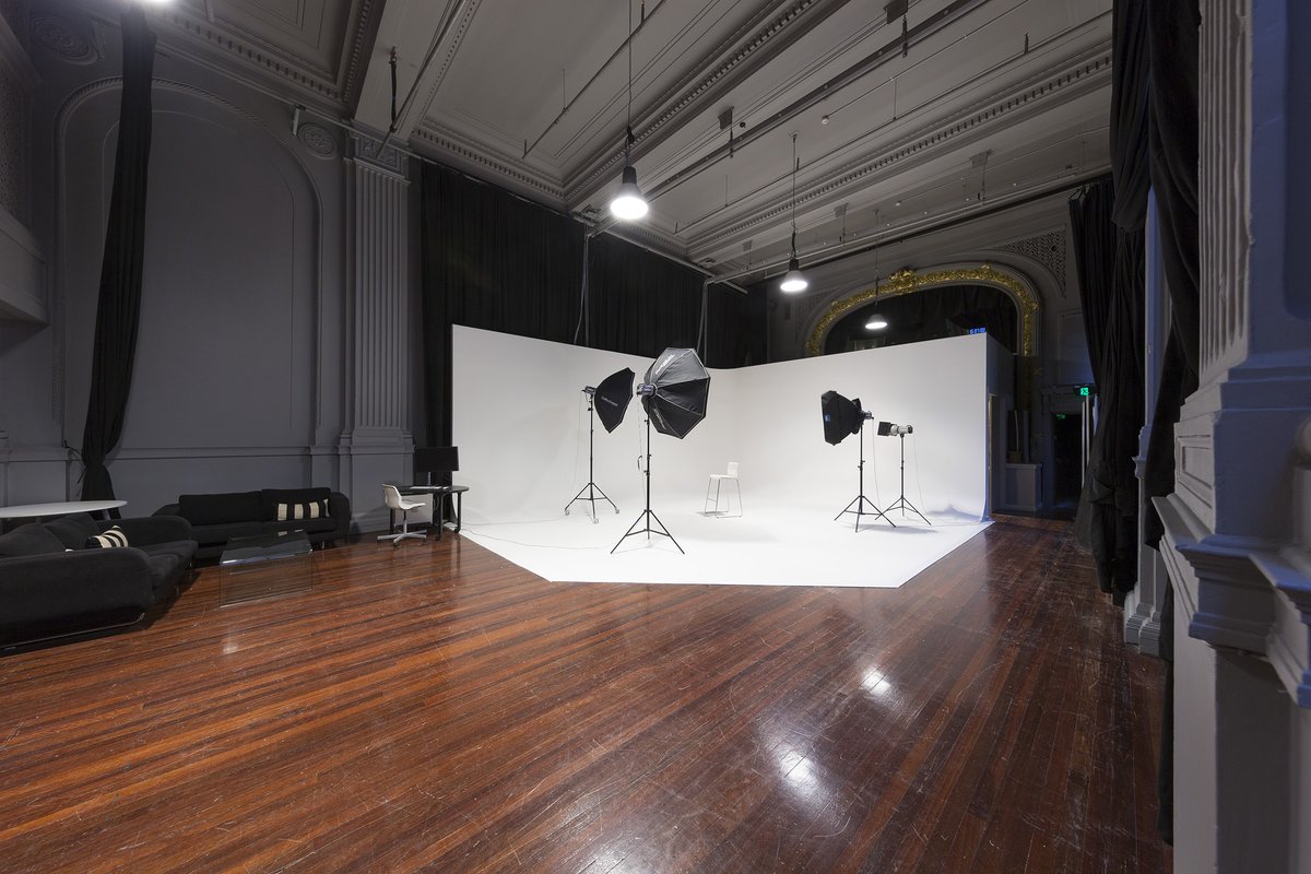 Placeuse's tweet photo. This professional photography studio located in Sydney is available to rent by the hour on Placeuse. ๐ท
#studio #space #photography #photoshootla #creative #space #eventplanner #privateevent #sydneystudio #creativespace #photoshoot #book #spaces #booking #sydney #placeuse https://t.co/iYYZWQlOPh