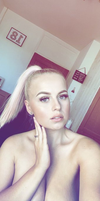 Watch Georgie Lea top 5.6% OF's leaked NSFW photo on TwXstars