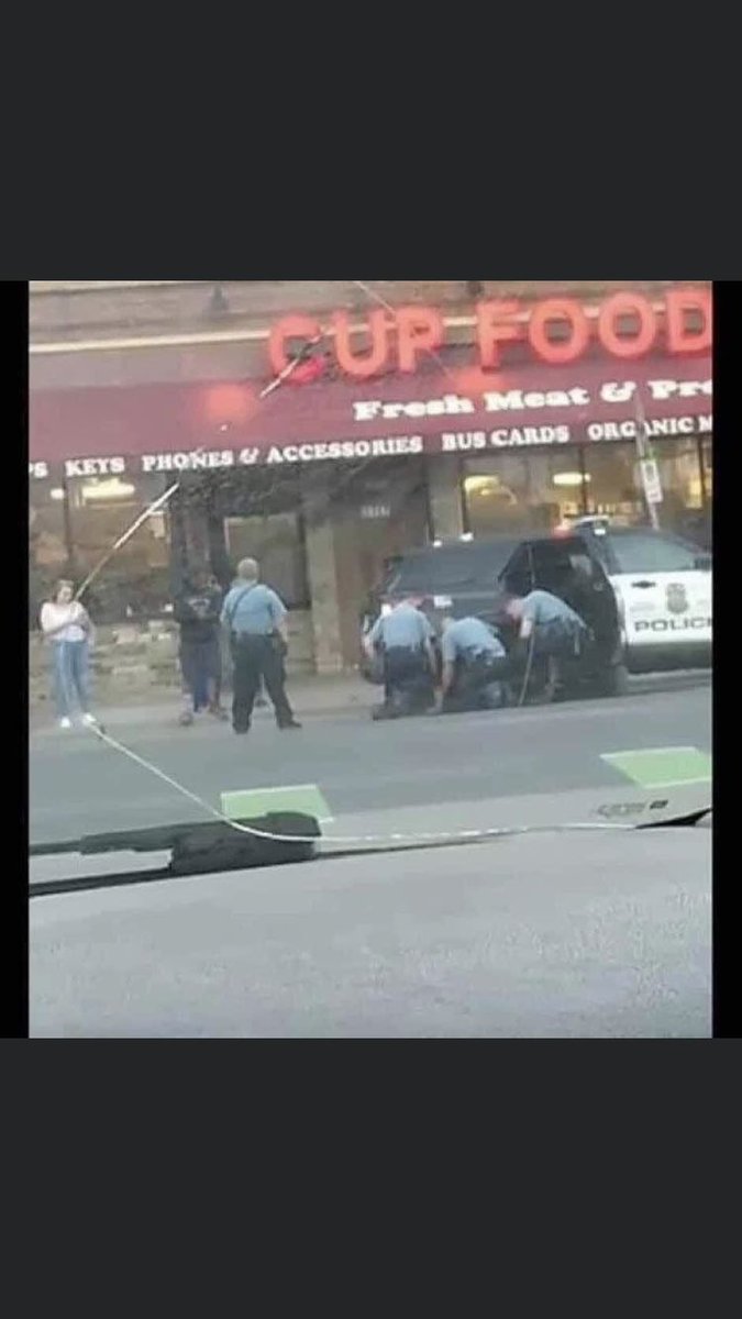 johnster10j's tweet photo. His name is George Flyod
His name is George Flyod 
His name is George Flyod 
His name is George Flyod 

These aren’t police officers. They’re racist cowards. They’re criminals. Anyone with a fucking brain knows that if they weren’t hiding behind their little badges they would https://t.co/pwtpopMK1F