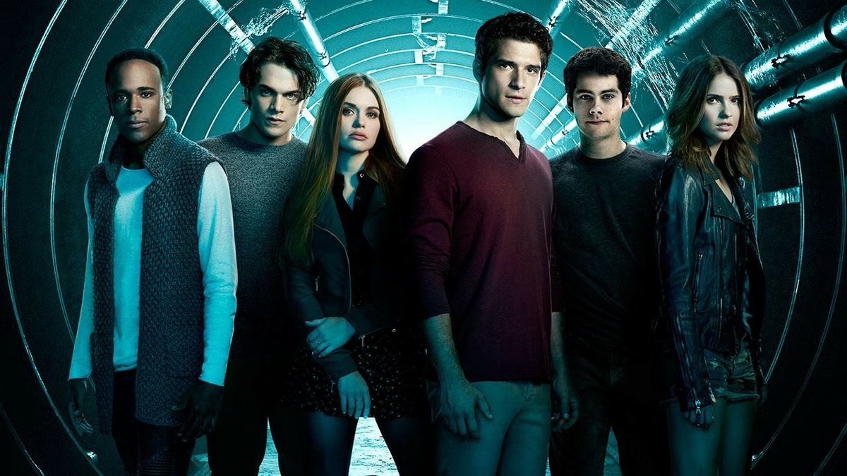 SeriesTWBZ's tweet photo. Acabou a live da WizardWorld!

O elenco de Teen Wolf irá se reunir novamente na live de aniversário da série no dia 5 de junho. https://t.co/po0wHa4awy