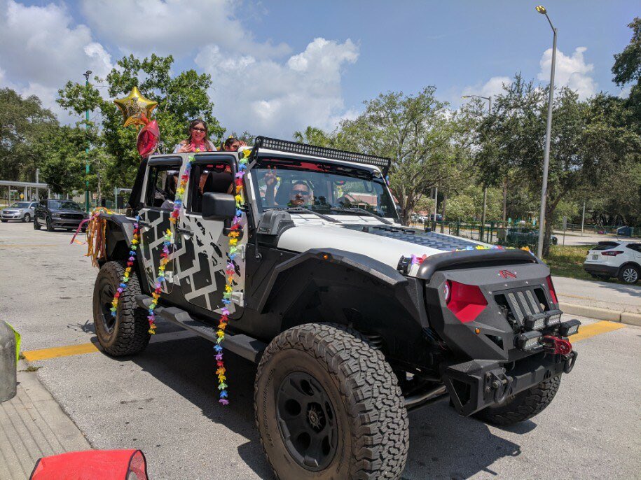 PizzoPrincipal's tweet photo. Our @HCPSPizzo 5th grade families came to CELEBRATE today!!! The cars, honking, decorations, cheers, tears and school spirit were so evident as we all celebrated their success! There is nothing better than our Pizzo community! 💛🐮💚 Go Bulls!!! @AchievementSch @MFitzgerald44 https://t.co/iagCwStnwf