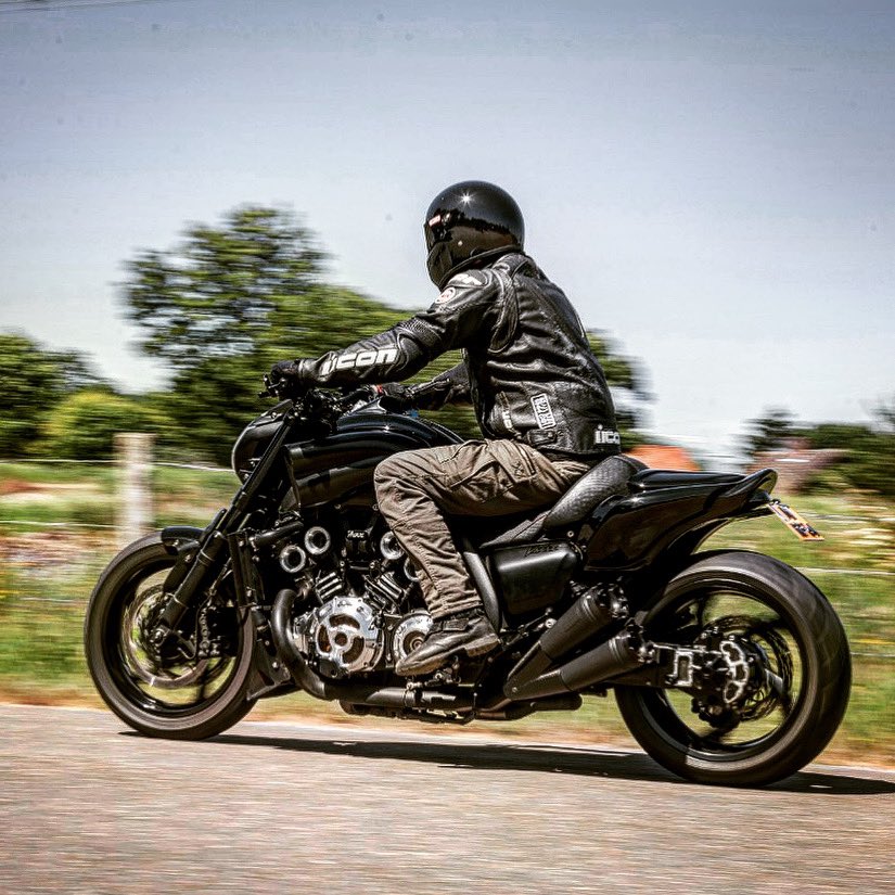 vmax1700NL's tweet photo. #vmax #vmax1200 #vmax1700 #yamahavmax #vmaxclub #vmaxriders #vmaxyamaha #yamahavmax1700cc #yamahavmax1200 #vmaxcult #vmaxholland #vmaxnederland #vmaxeurope #vmaxmeeting #vmaxlovers #dam #damexhaust #otec #otecvmax #vmaxotec #hennieraats #simpson #simpsonhelmet #ducky https://t.co/JSIy0RrIW7