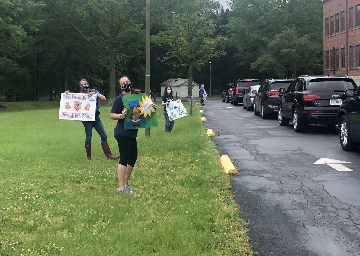 LHSLintonHall's tweet photo. Our Little Sprouts Preschool ended the year with a celebratory drive by parade!  Have a wonderful summer Little Sprouts #weloveourschool https://t.co/b97Cf9dtXE
