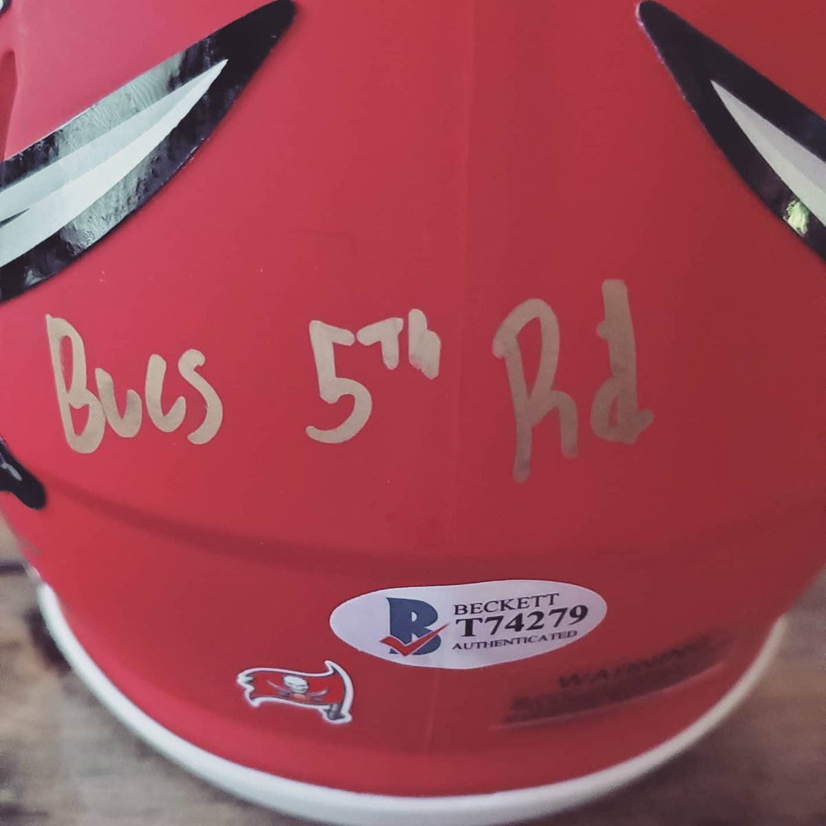 JRoadsreal's tweet photo. Thanks @TSEMinnesota for the signing. Tyler Johnson #18 Bucs AMP mini helmet. Bucs 5th Rd and Row The Pirate Ship inscripted. #SkiUMah #rowtheboat #rowthepirateship #GoBucs #TOMpaBay #Gronkaneers @T_muhneyy10 @Buccaneers @GopherFootball https://t.co/e5ZLrxpIYZ